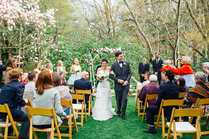 http://www.greylikesweddings.com/wp-content/uploads/2014/11/spring-wedding-at-Mass-Audubon-Habitat-Wildlife-Sanctuary-Belmont-MA12.jpg