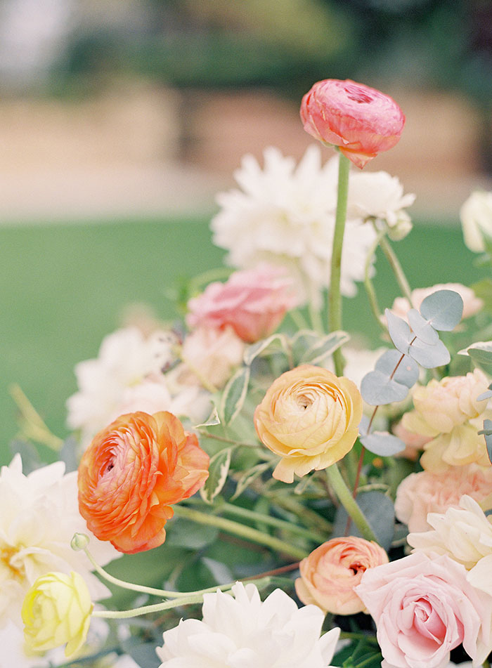 garden-ranunculus-peach-fresh-timeless-inspiration-shoot19