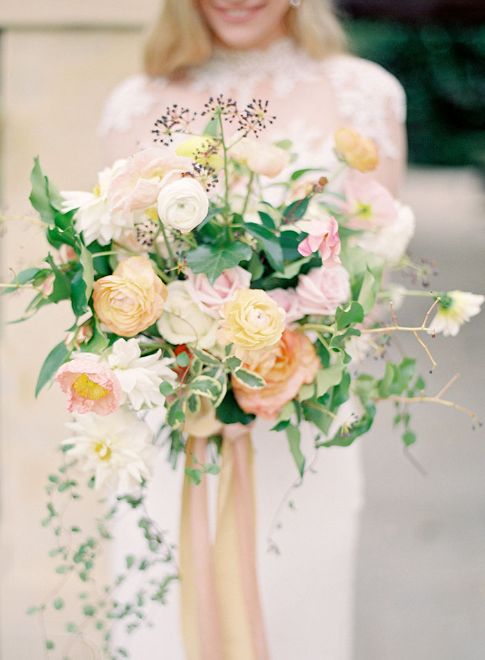 garden-ranunculus-peach-fresh-timeless-inspiration-shoot24