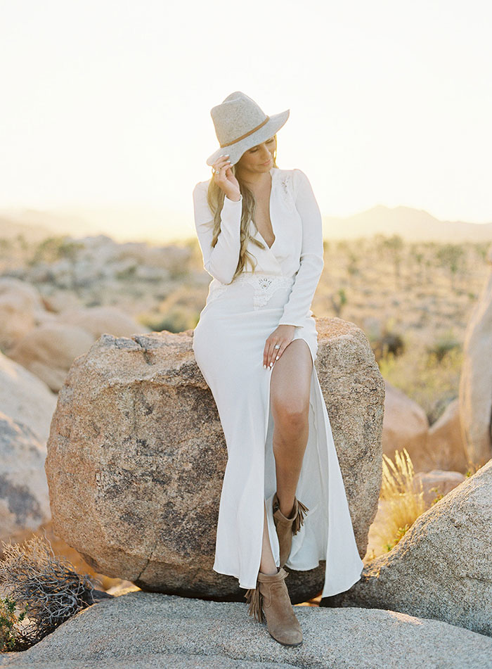 joshua-tree-desert-modern-boho-engagment-session10