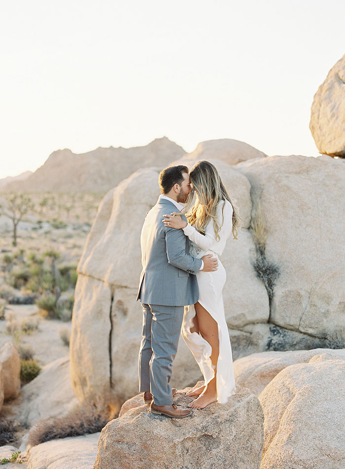 joshua-tree-desert-modern-boho-engagment-session14