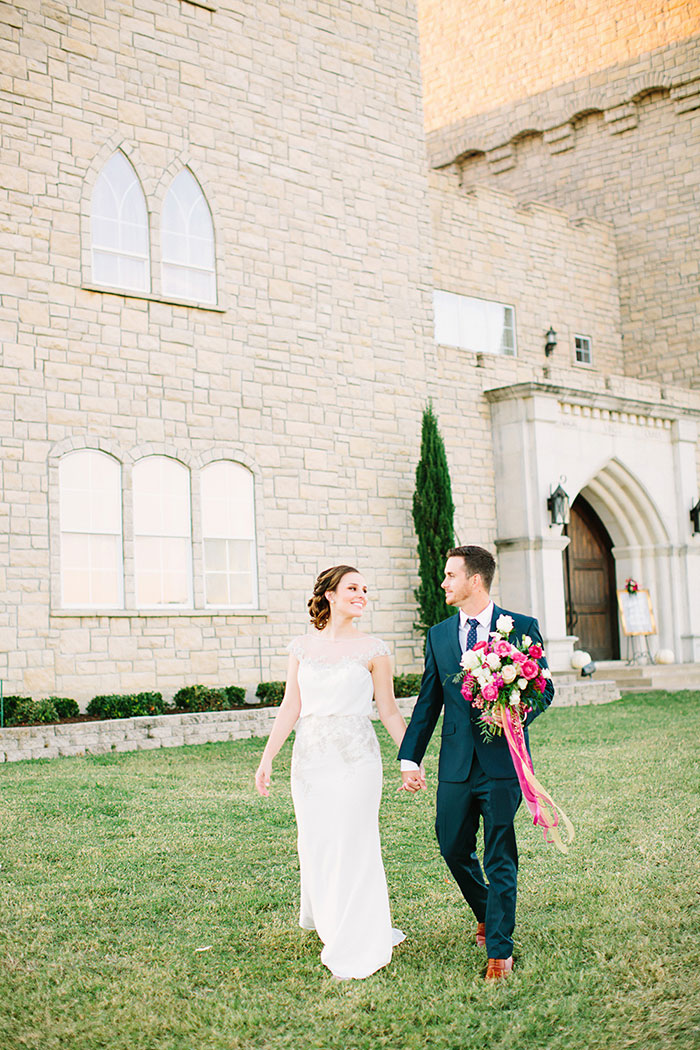 castle-at-rock-wall-pink-red-lilac-rose-wedding-inspiration31