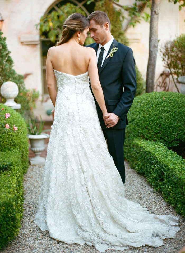 Romancing the Garden | Best Wedding Blog | Grey Likes Weddings